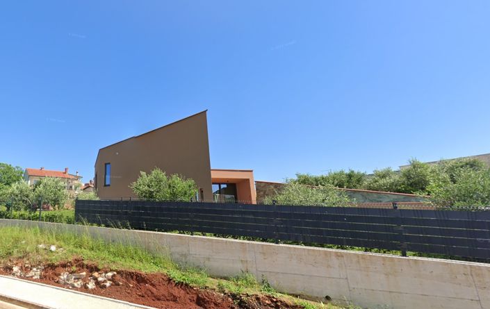 Image No.15-3 Bed Property for sale