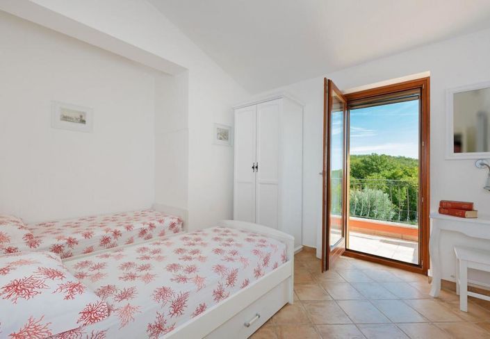 Image No.12-4 Bed Property for sale