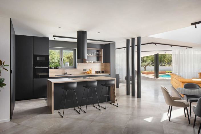 Image No.13-4 Bed Property for sale