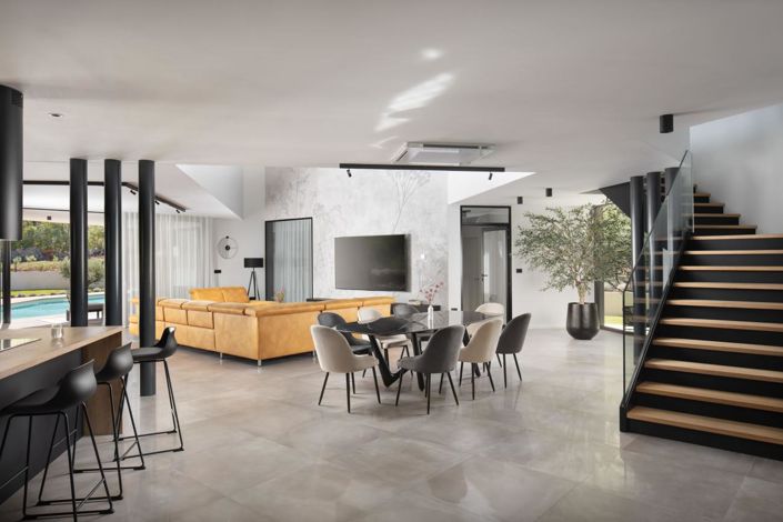 Image No.14-4 Bed Property for sale