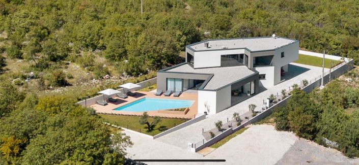 Image No.2-4 Bed Property for sale