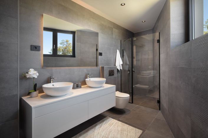 Image No.20-4 Bed Property for sale