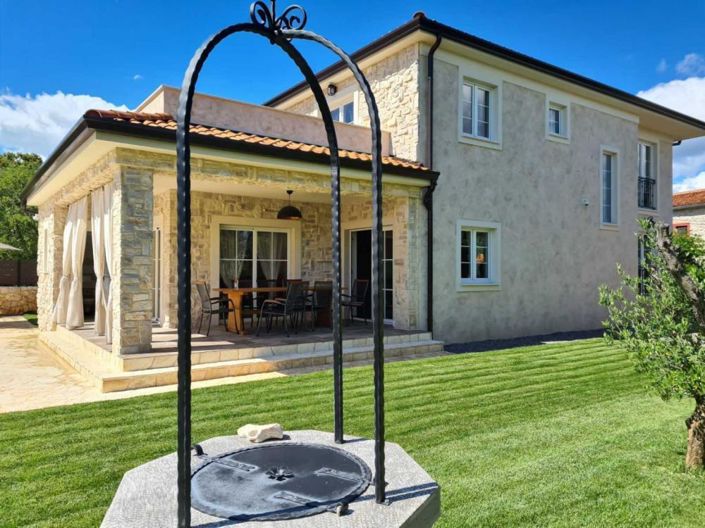 Image No.14-4 Bed Property for sale