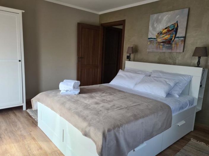 Image No.16-4 Bed Property for sale