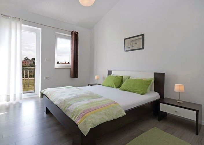 Image No.10-8 Bed Property for sale