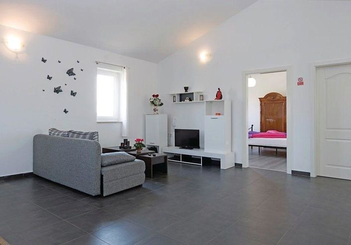 Image No.15-8 Bed Property for sale