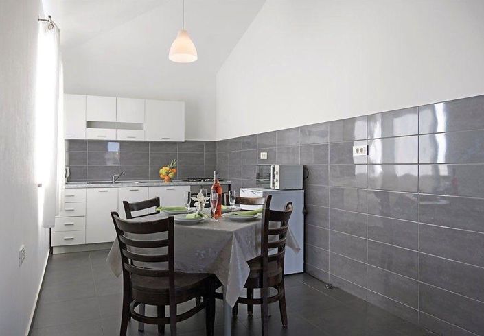 Image No.17-8 Bed Property for sale