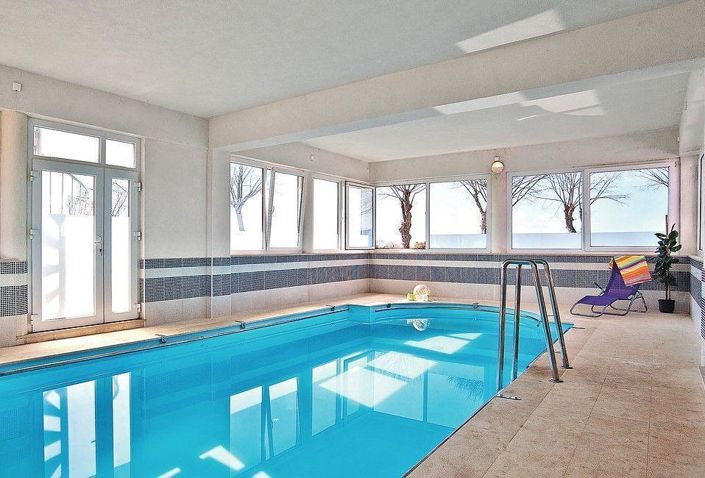 Image No.2-8 Bed Property for sale