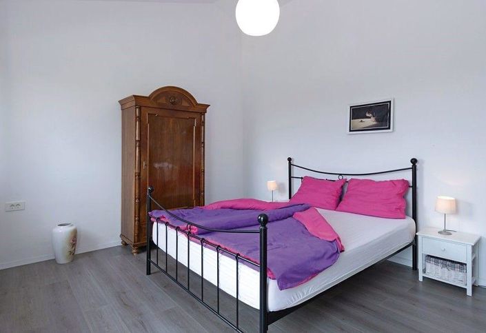 Image No.21-8 Bed Property for sale