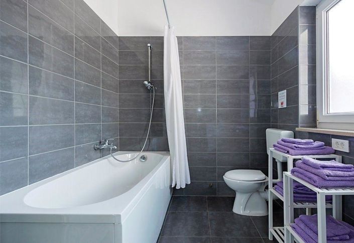 Image No.22-8 Bed Property for sale