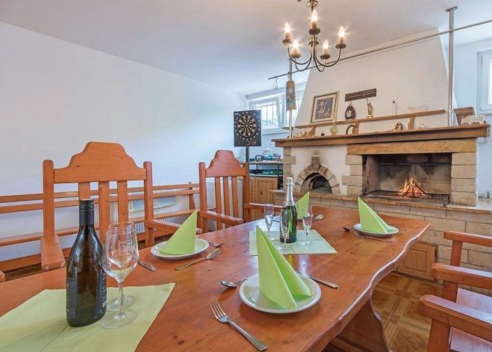 Image No.25-8 Bed Property for sale