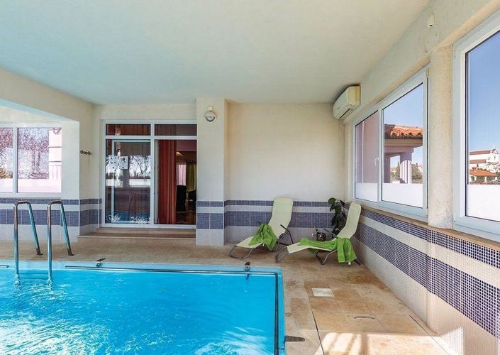 Image No.3-8 Bed Property for sale