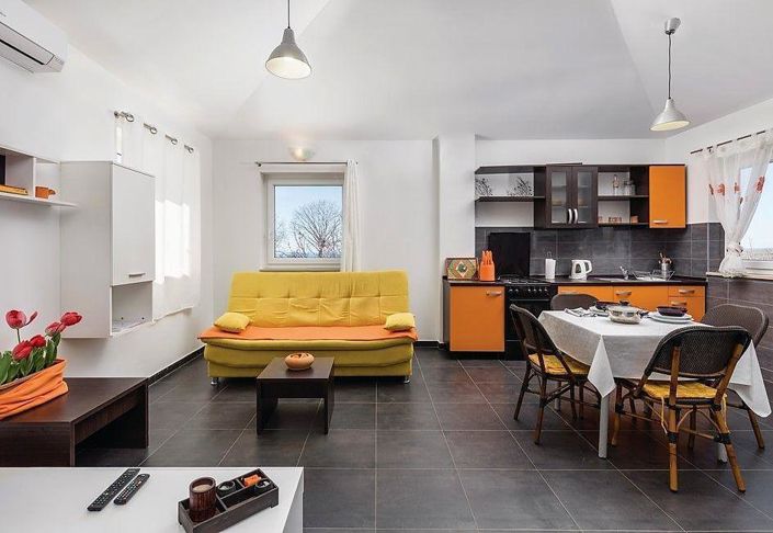 Image No.4-8 Bed Property for sale