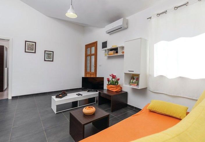 Image No.5-8 Bed Property for sale