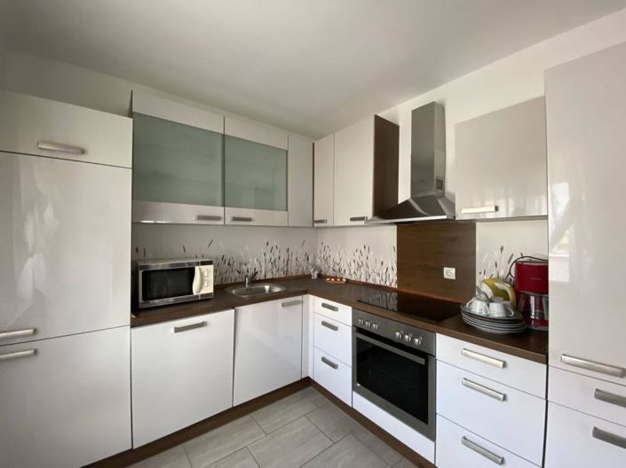 Image No.16-10 Bed Property for sale