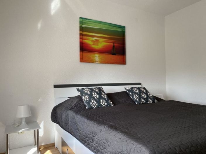 Image No.18-10 Bed Property for sale