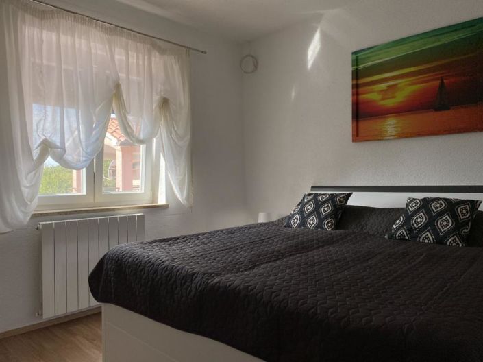 Image No.19-10 Bed Property for sale