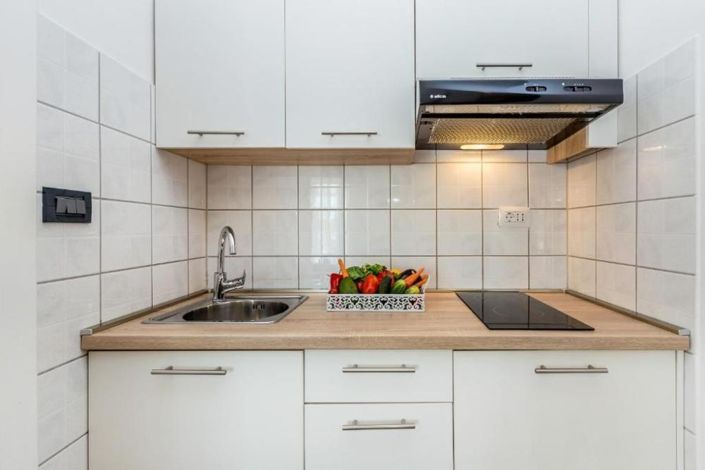 Image No.10-13 Bed Property for sale