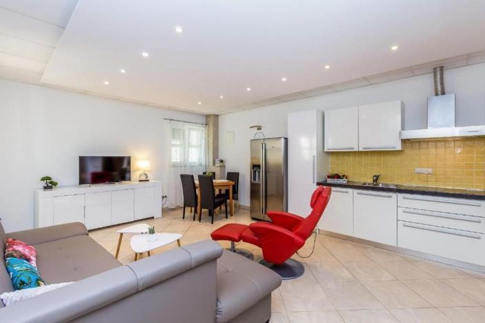 Image No.13-13 Bed Property for sale