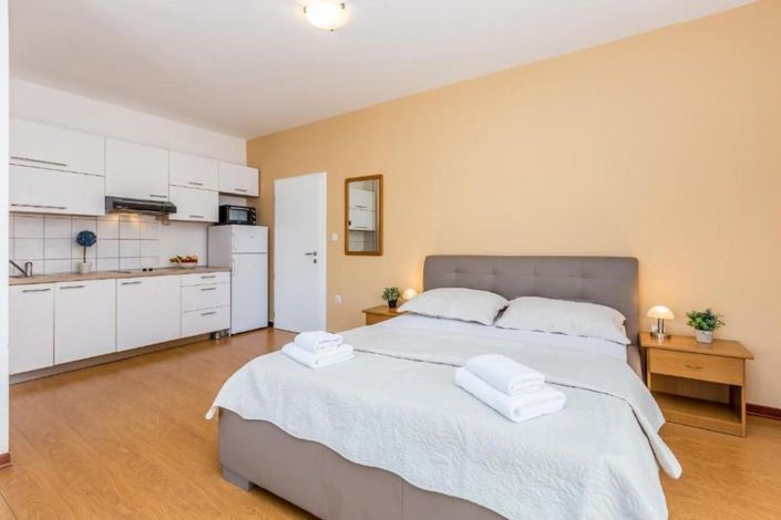 Image No.15-13 Bed Property for sale