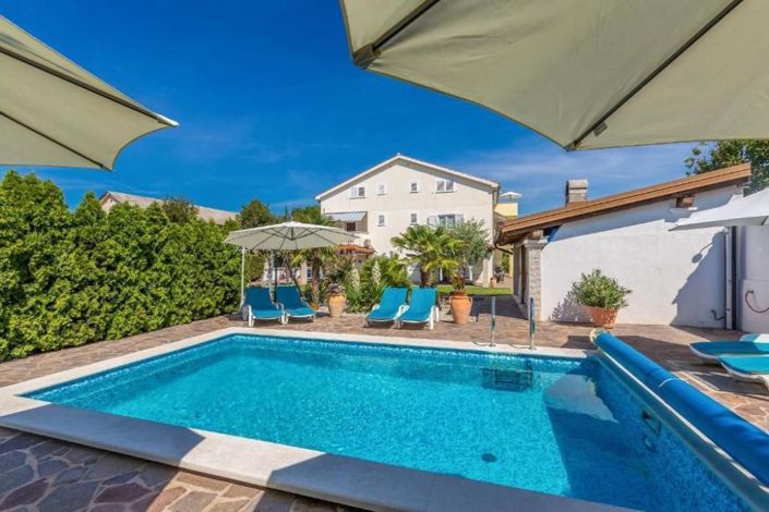 Image No.2-13 Bed Property for sale