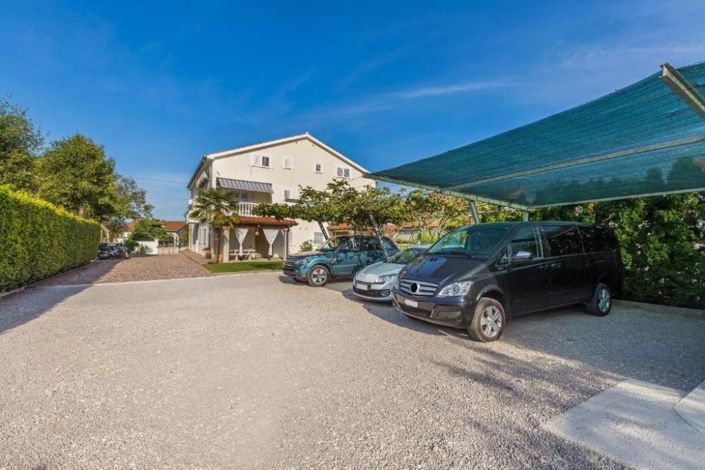 Image No.20-13 Bed Property for sale