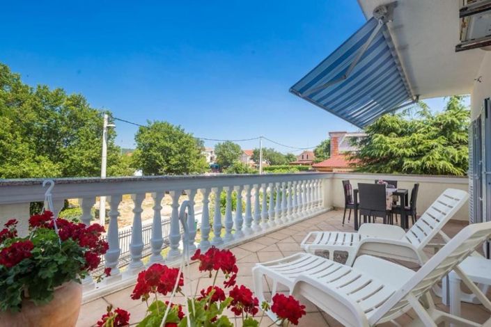 Image No.6-13 Bed Property for sale