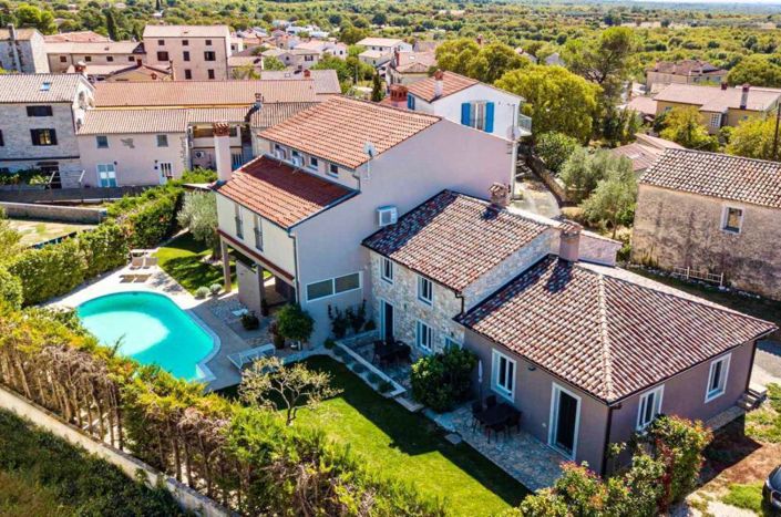 Image No.1-Propriété de 7 chambres à vendre à Croatie