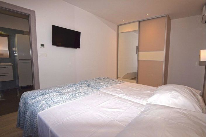 Image No.13-3 Bed Property for sale