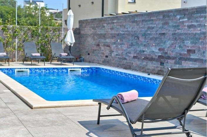 Image No.25-3 Bed Property for sale