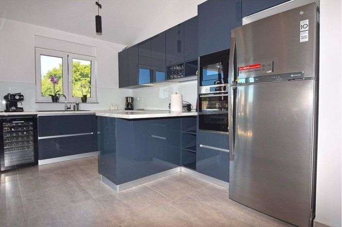 Image No.9-3 Bed Property for sale