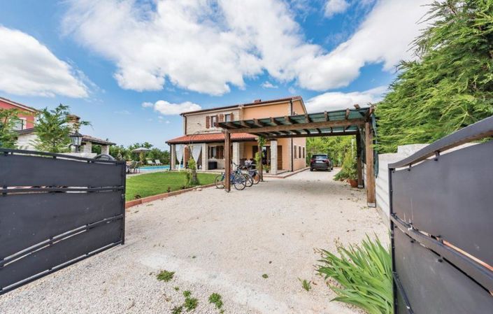 Image No.2-4 Bed Property for sale