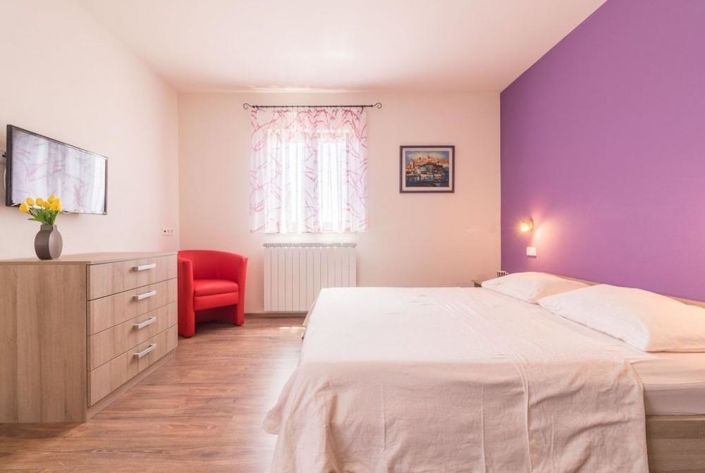 Image No.17-5 Bed Property for sale