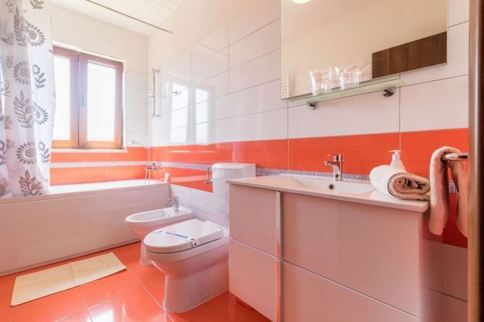 Image No.18-5 Bed Property for sale