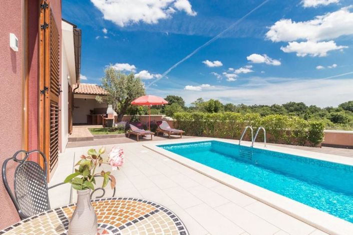 Image No.19-5 Bed Property for sale