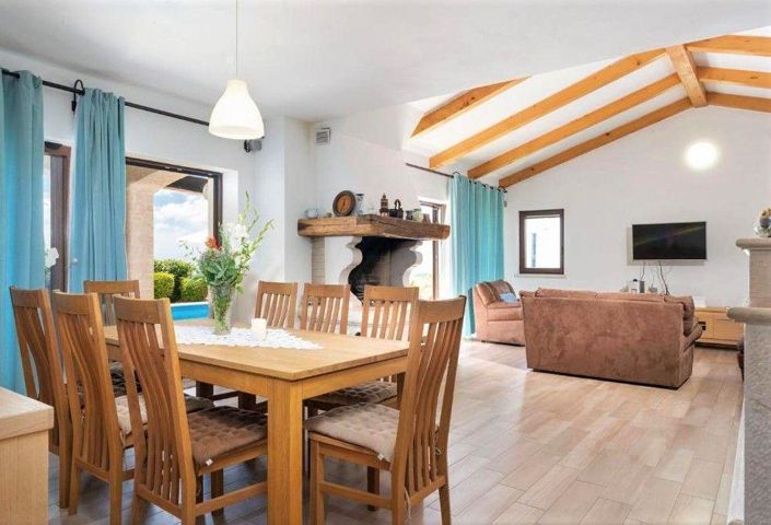 Image No.11-3 Bed Property for sale