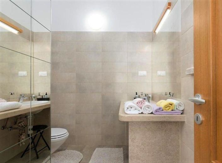 Image No.17-3 Bed Property for sale