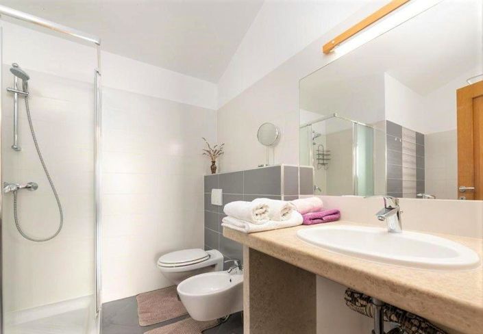 Image No.18-3 Bed Property for sale