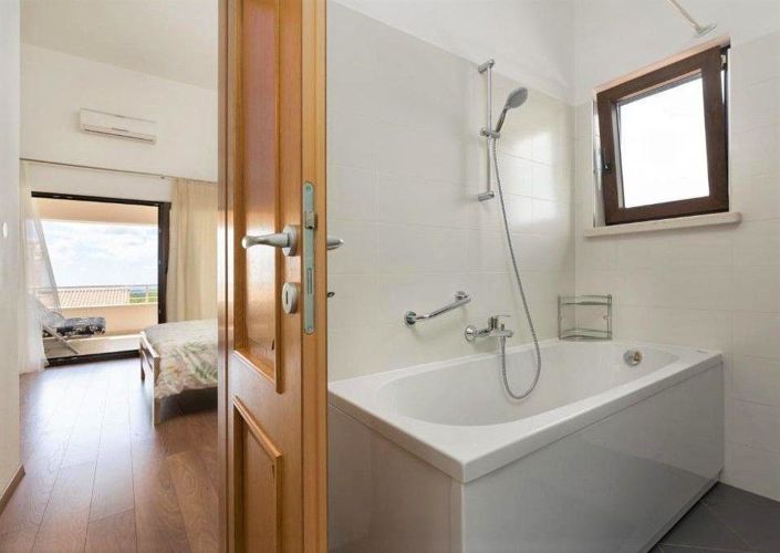 Image No.19-3 Bed Property for sale