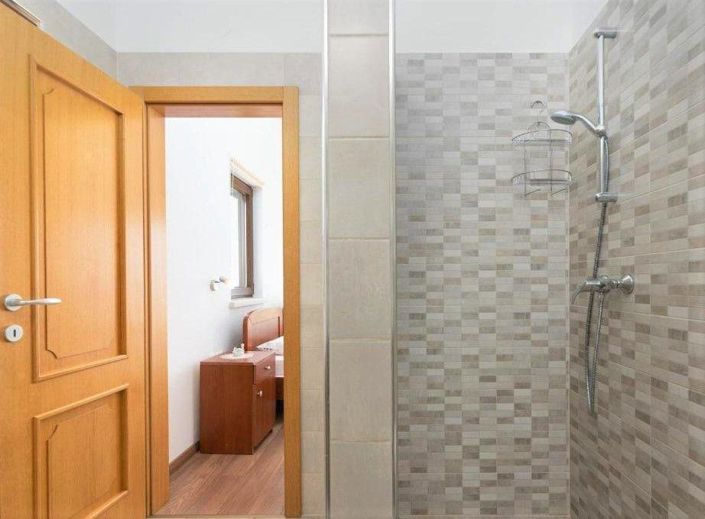 Image No.20-3 Bed Property for sale