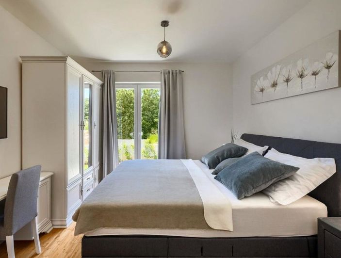 Image No.16-3 Bed Property for sale