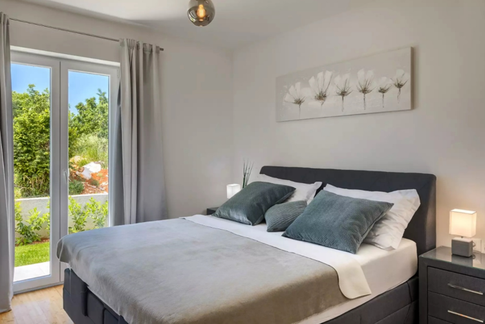 Image No.17-3 Bed Property for sale