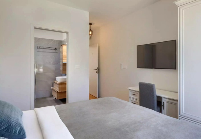 Image No.18-3 Bed Property for sale