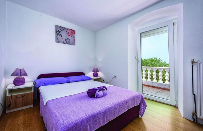 Image No.14-3 Bed Property for sale