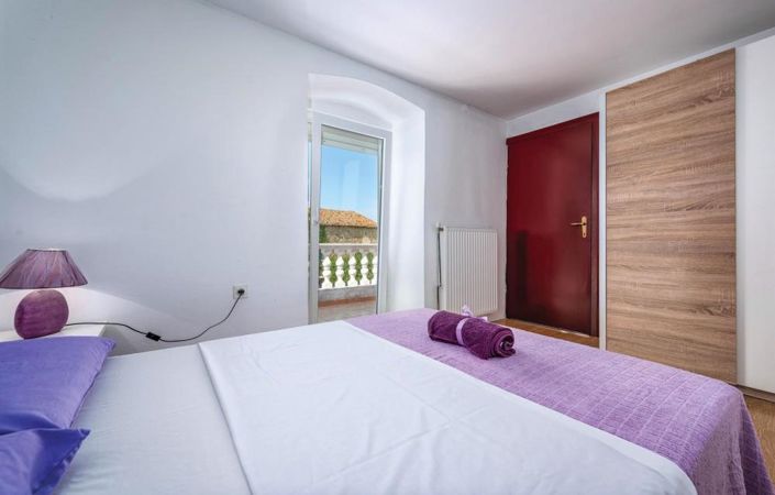 Image No.15-3 Bed Property for sale