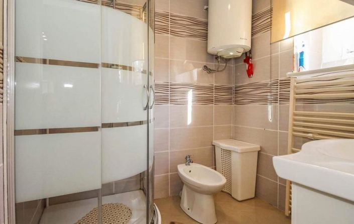 Image No.17-3 Bed Property for sale