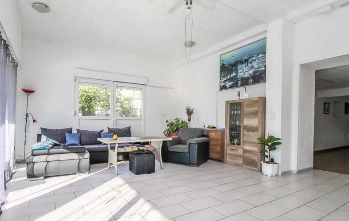 Image No.22-3 Bed Property for sale