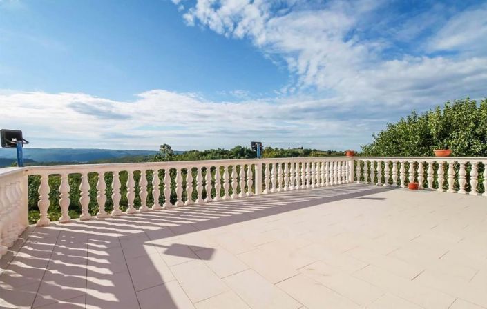 Image No.5-3 Bed Property for sale