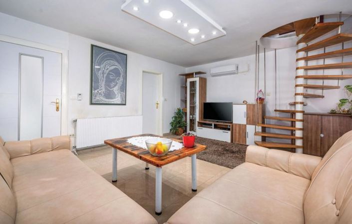 Image No.7-3 Bed Property for sale