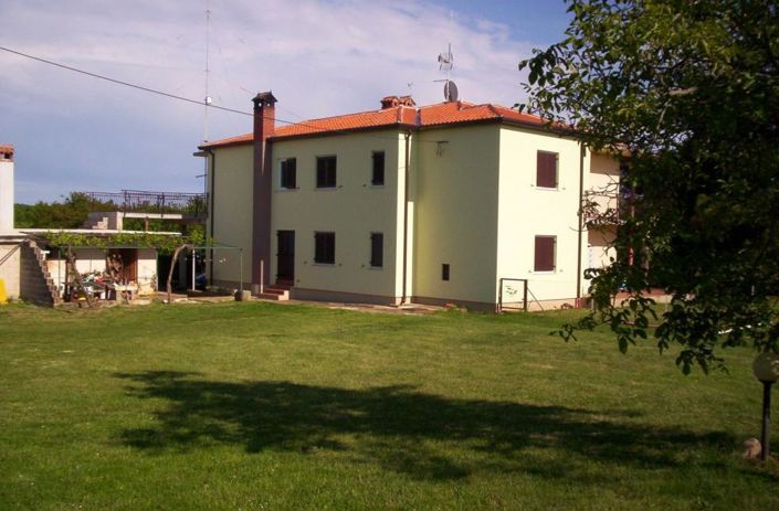 Image No.1-Propriété de 5 chambres à vendre à Brtonigla
